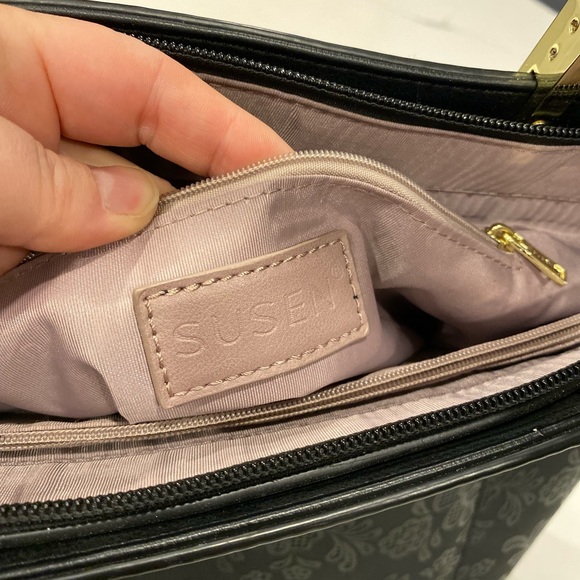 Susen | Handbag purse I Black with gold details | Bonus change purse | New - Picture 7 of 12